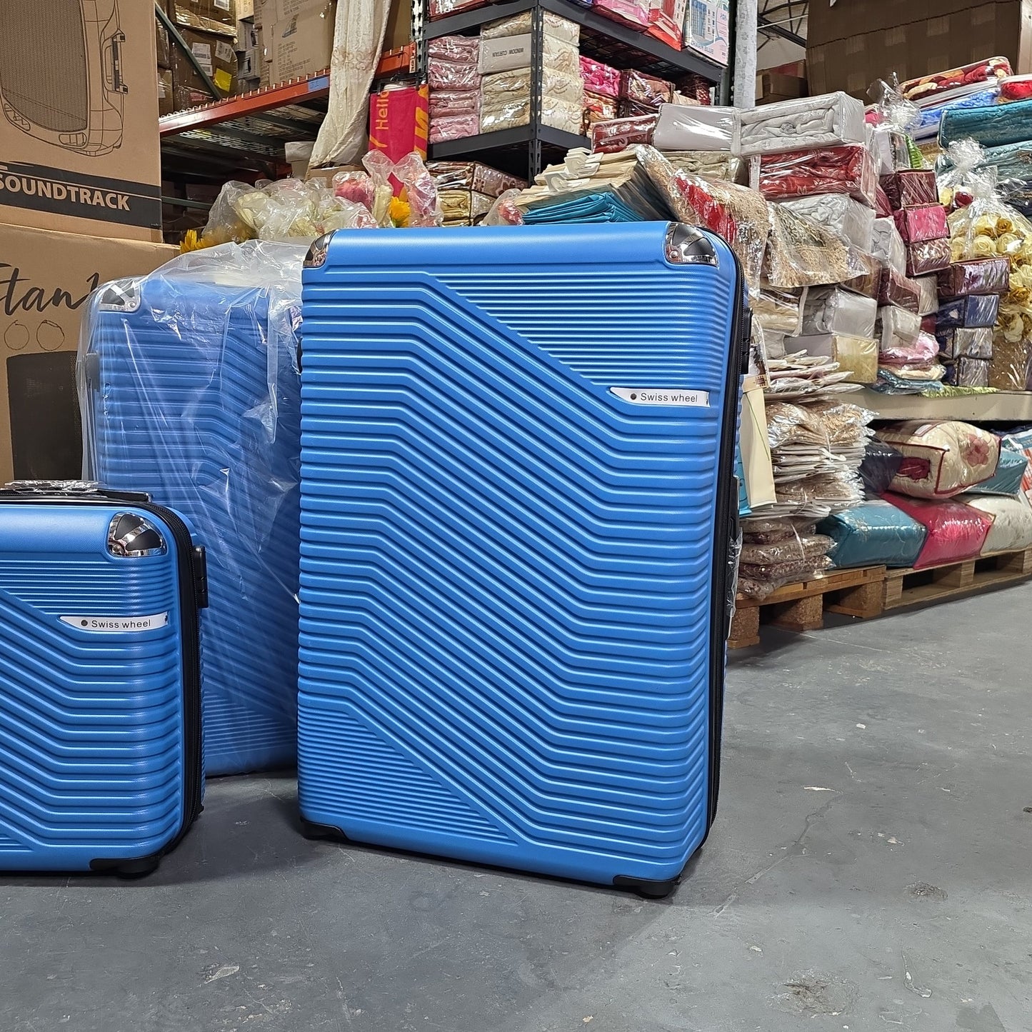 Swiss Wheel - blue hard-shell luggage suitcase - size 32'' (wheels included)